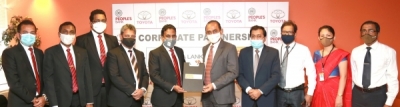 People’s Bank and Toyota Lanka (Pvt) Limited exchanging the MOU