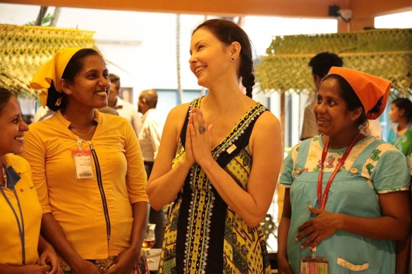 Hollywood Star Ashley Judd Overwhelmed By Strength and Resilience of Sri Lanka&#039;s Apparel Sector Workers
