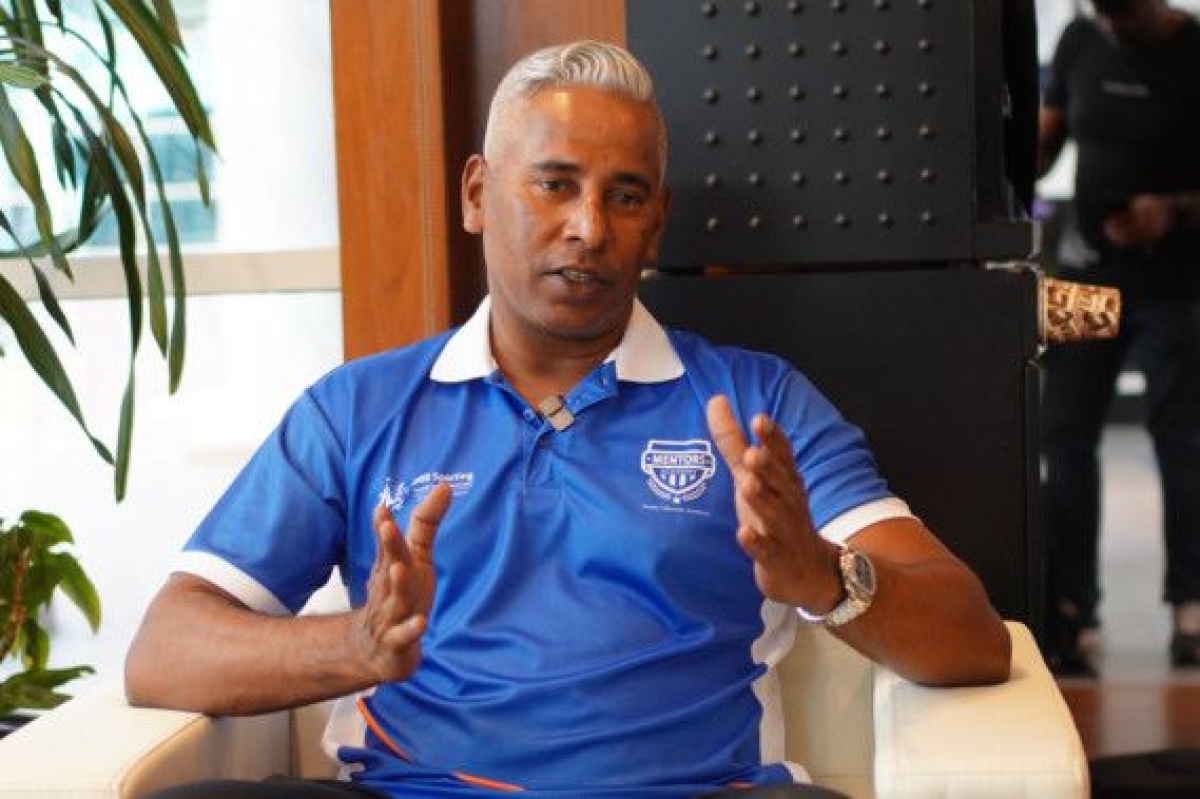 Former Sri Lankan Cricket Star Chaminda Vaas Set to Enter Politics from Samagi Jana Balawegaya