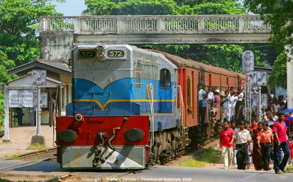 Railway Unions Decide To Postpone Strike Until Noon: Govt. Appoints  Committee To Look Into Grievances