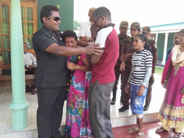 Colonel Rathnapriya Receives Emotional Farewell From Former LTTE Combatants and Villagers