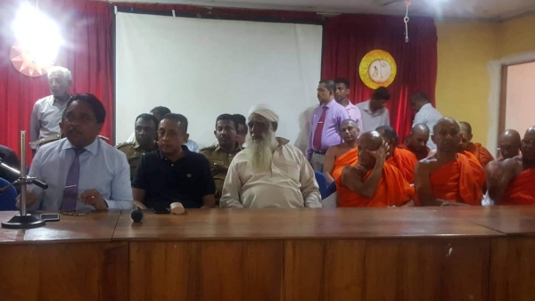 Community Meeting In Mawannella To Diffuse Tensions In The Area After Attack On Several Buddhist Statues