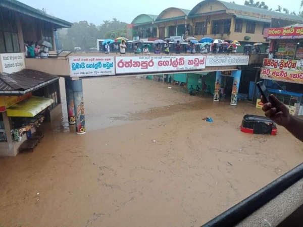 Balangoda Town Is Under Water And People Advised To Remain Vigilant As Heavy Rains Expected To Worsen In Coming Days