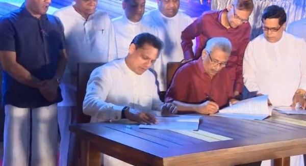 MOU Between Gotabhaya Rajapaksa And SLFP Signed In Colombo: Seniors Of Both Parties Witness Signing