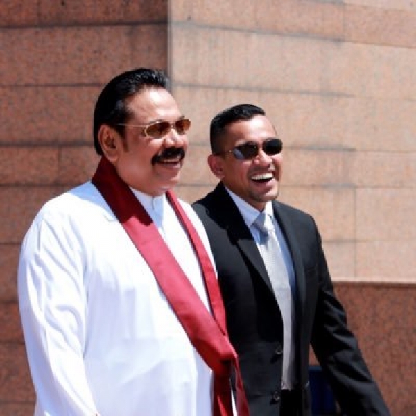 &quot;Moda Yakek&quot; - Former President Rajapaksa Yells At His Private Secretary Uditha Lokubandara