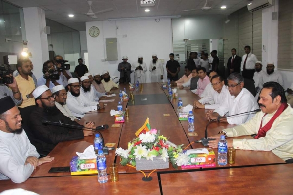 Mahinda Rajapaksa Meets All Ceylon Jamiyyathul Ulama To Discuss Issues Concerning Muslims