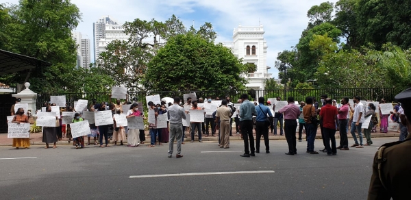 SJB women’s wing stage protest opposite PM’s office against MR Statement