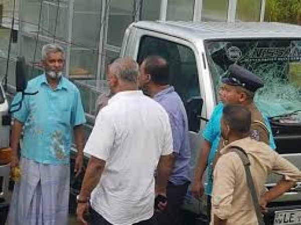 Daya Gamage And Muslim Ministers Press For Stern Action Against Goons Attacking Muslim Owned Shops In Ampara