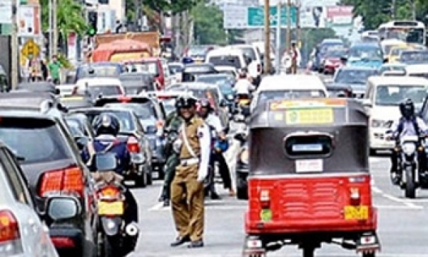 Two Extra Lanes Given To Tuk Tuks And Motorcycles From Today Onwards