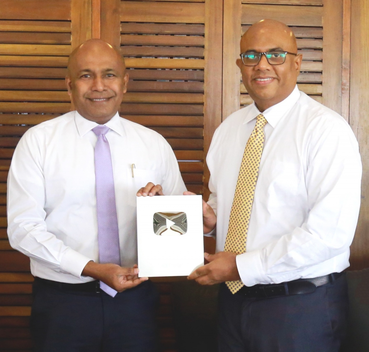 Caption - People’s Bank Head of Marketing, Nalaka Wijayawardana, presents the YouTube Silver Button to CEO/General Manager, Clive Fonseka.