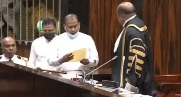 Opposition MPs Wearing Black Shawls In Parliament To Protest Swearing in Of Premalal Jayasekera