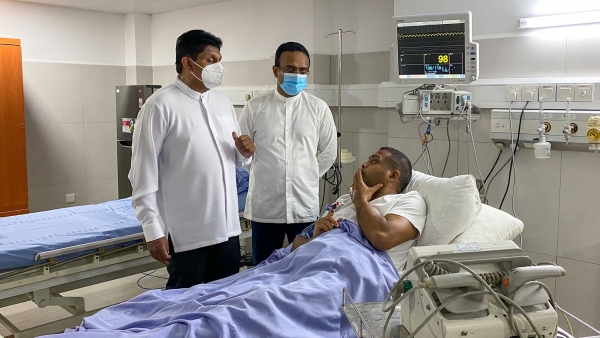 UPDATE: Opposition Leader Sajith Premadasa Visits Harin At Navaloka Hospital