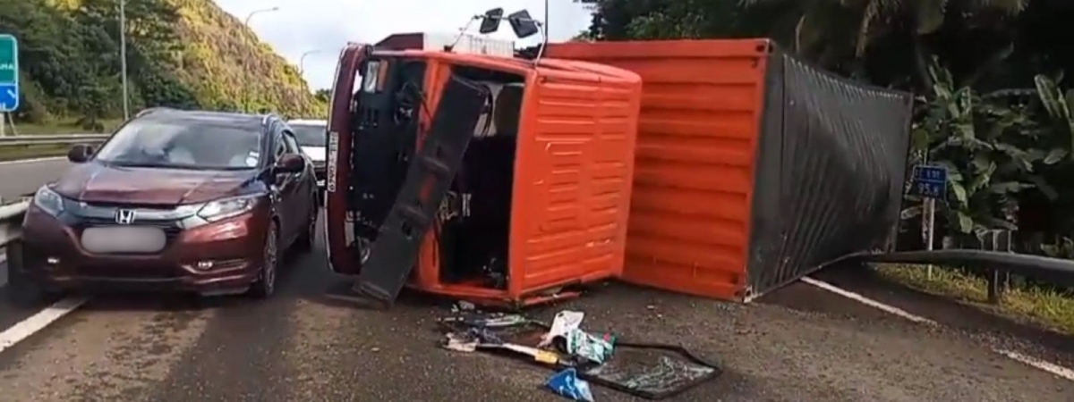 Container Truck Overturns on Southern Expressway