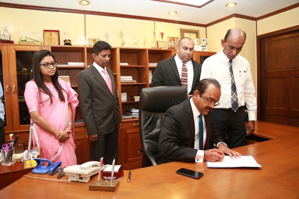 New Chairman of People&#039;s Bank Sujeewa Rajapakse assumes duties