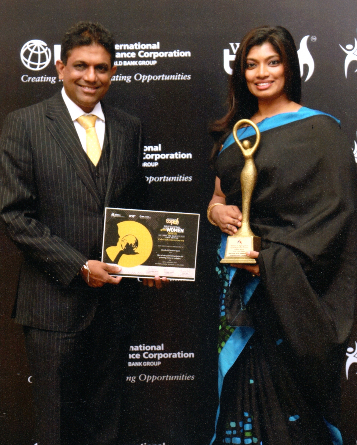 Standard Chartered Sri Lanka wins ‘Best Private Sector Organisation for Promoting Women in Workplace’ at Women in Management Awards 2020