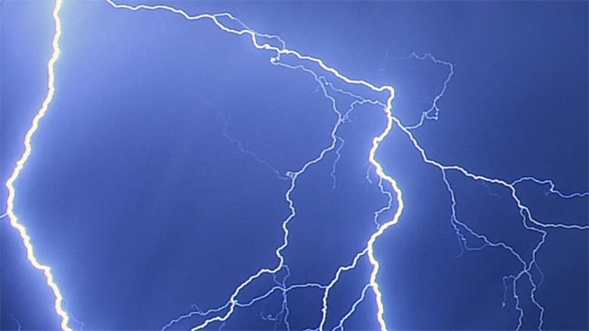 Motorcycle Pillion Rider Killed by Lightning Strike in Eravur