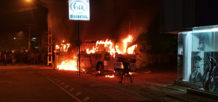 Bus Set On Fire Near President&#039;s Mirihana Residence: Protest Still Continuing Despite Teargas