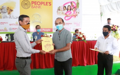 People’s Bank distributes &#039;Aswenna loans&#039; in Keppetipola
