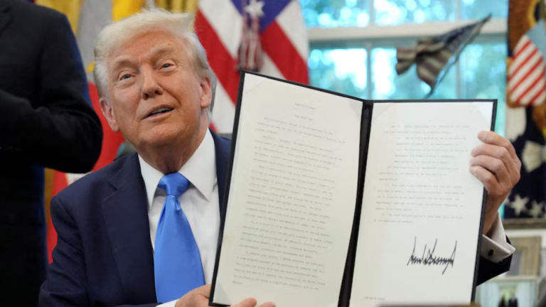 Trump Adds $100,000 Fee for Skilled Worker Visa Applicants