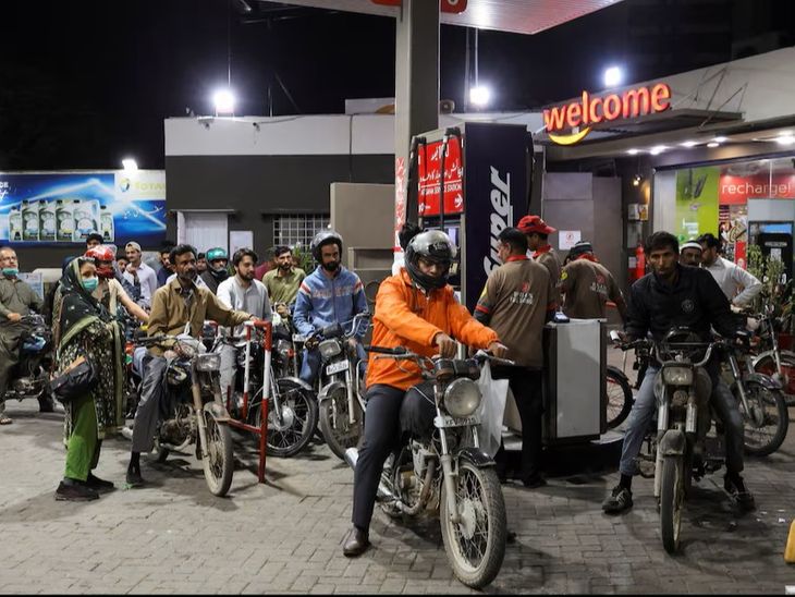 Pakistan cuts spending, curbs travel amid fuel price surge
